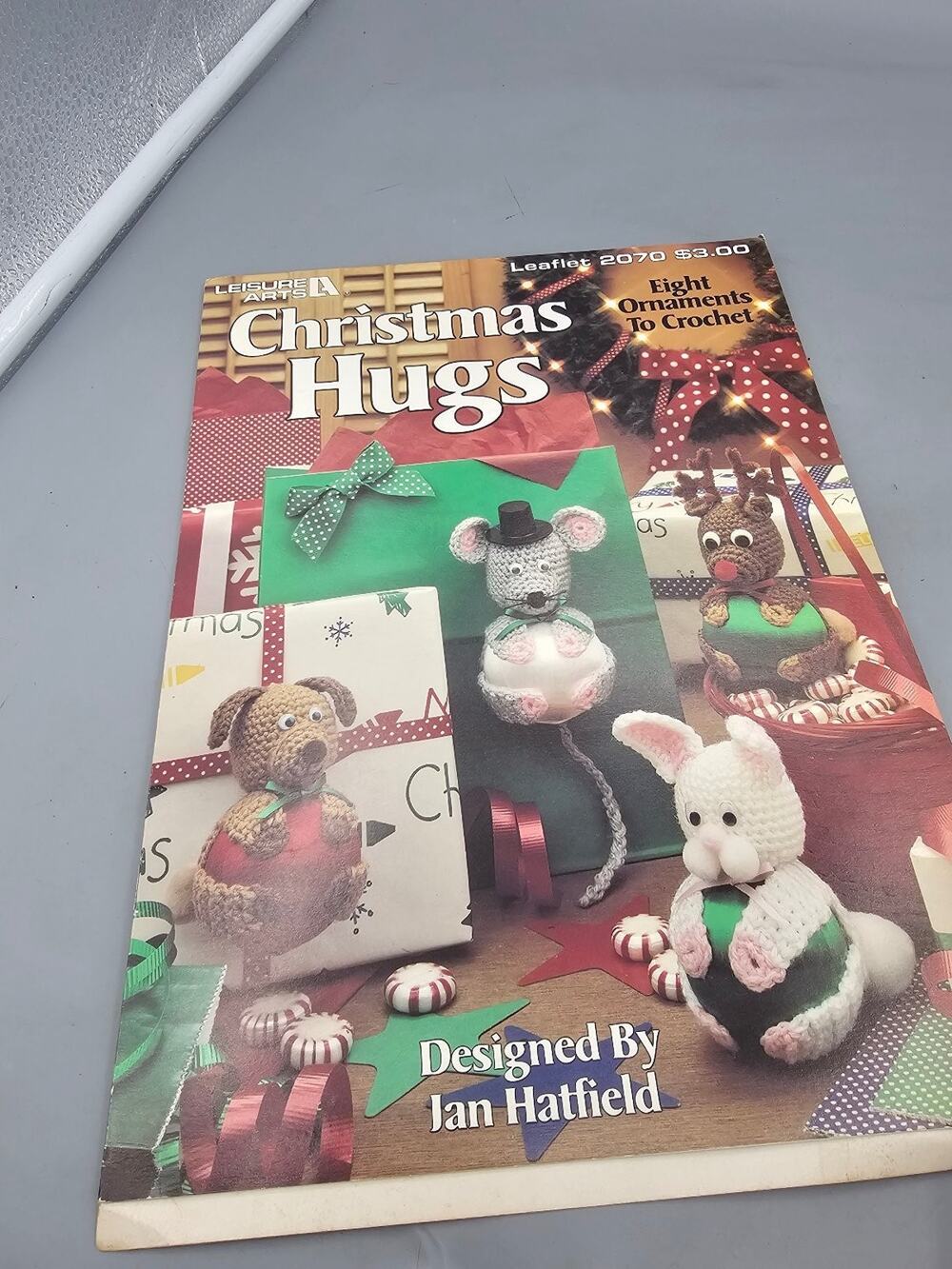 Leisure Arts Christmas Hugs Leaflet 2070 Vintage Crochet Pattern 1980s Ornaments